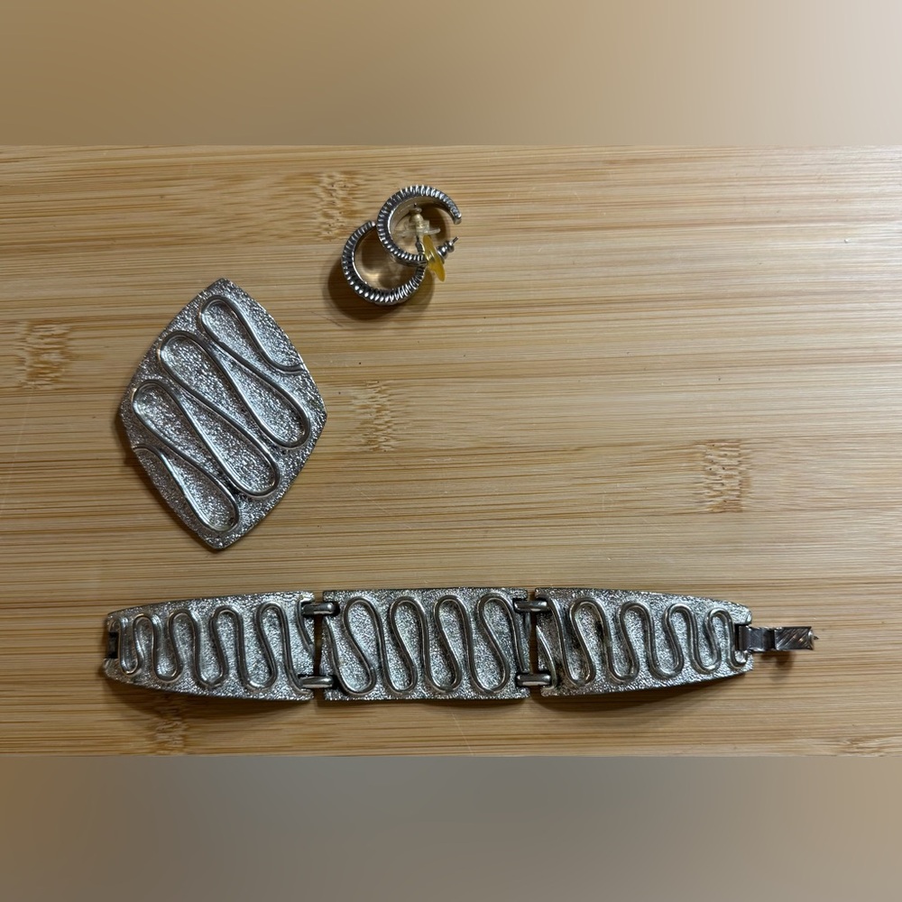 Vintage Sarah Coventry Jewelry Set Bracelet Earrings Brooch Silver Tone Metal